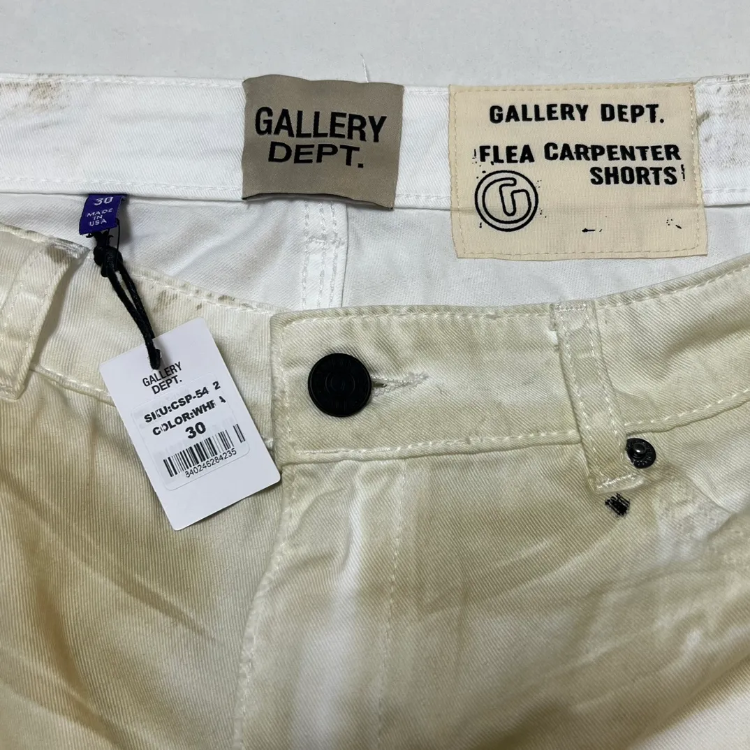 GALLERY DEPT. FLEA CARPENTER SHORTS Ink-cut knife-cut mud-dyed denim shorts. Destroy VINTAGE distressed denim shorts. Distressed white S-XL. Rewashed cement-dyed to make it old. Knife cut holes. Cat whiskers are worn. Customized full set with logo accessories. Purely handmade acrylic splash-ink graffiti.